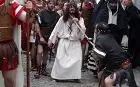 Cristo arrastrado por una soga